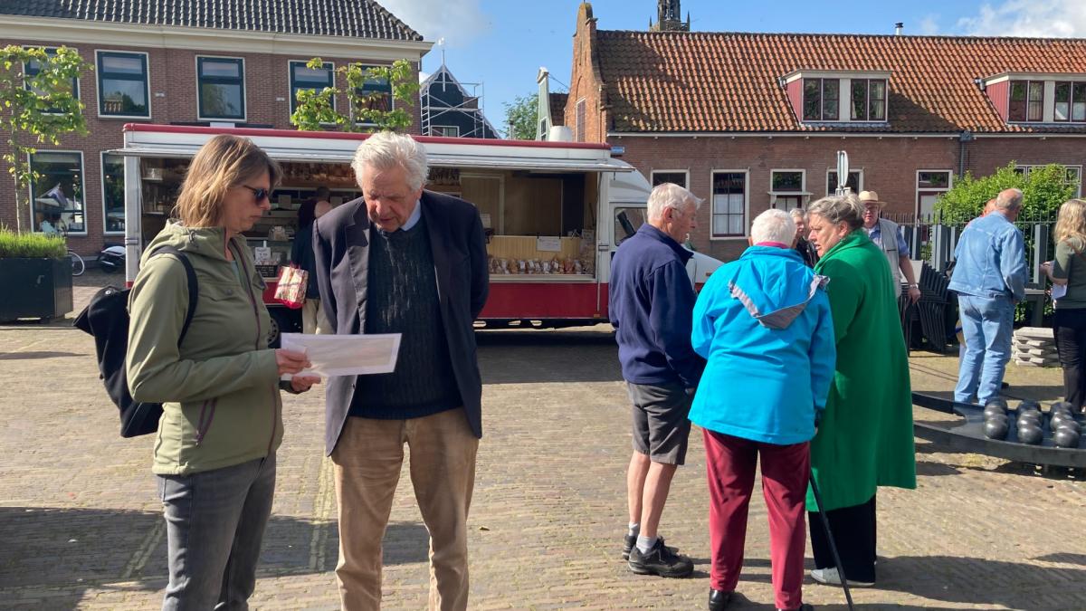 Bewoners strijden op de markt van Edam voor de Purmer: 