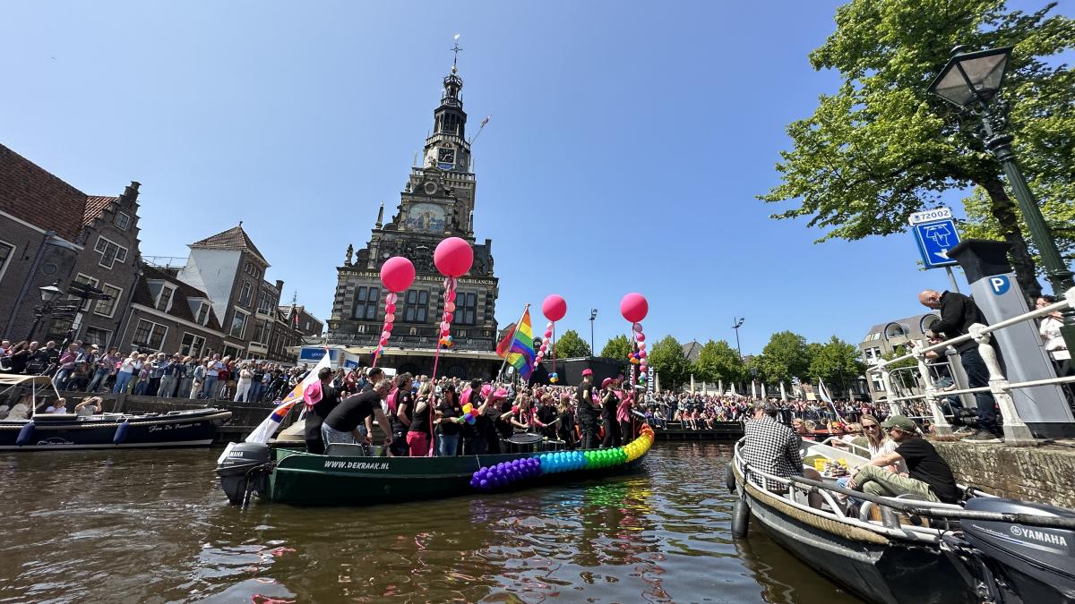 Recordaantal boten vaart zaterdag mee tijdens Alkmaar Pride, volg het live bij NH