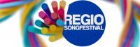 Regio songfest-logo met een kleurrijke achtergrond.