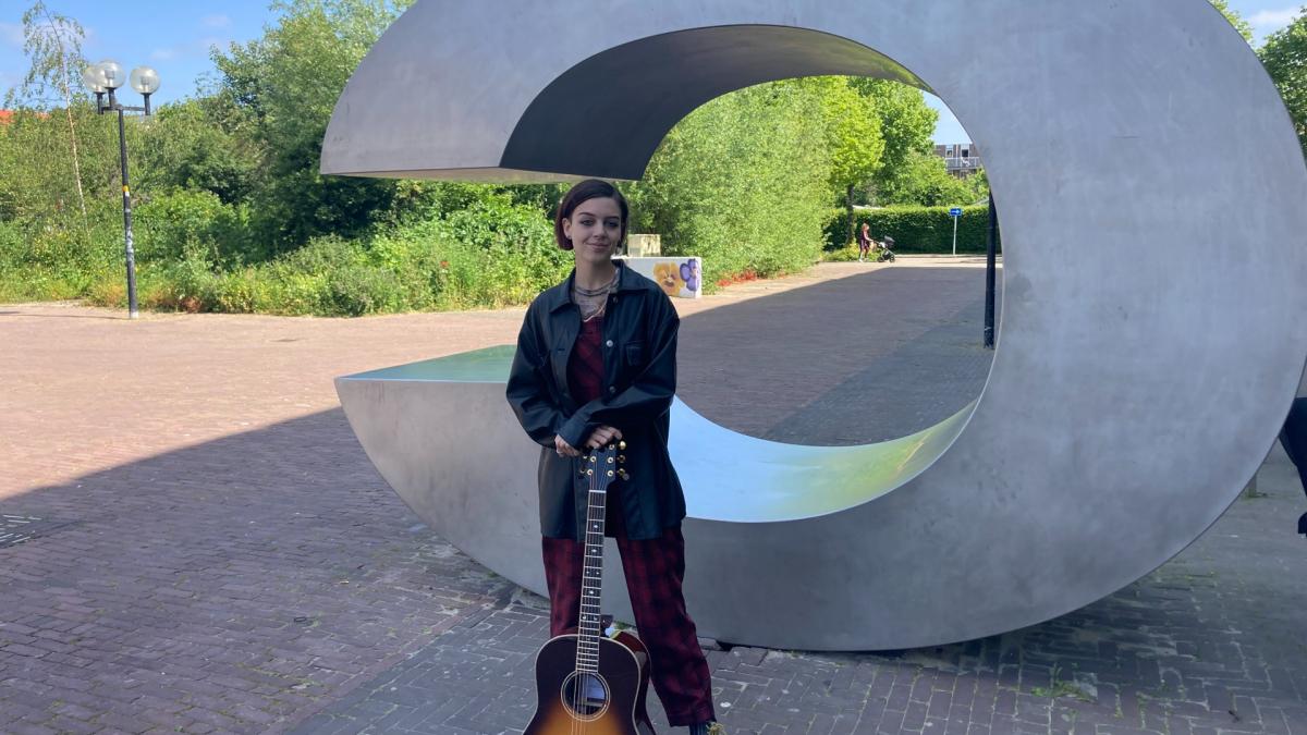 Zangeres Inge Lamboo (24) ging viraal met K3-covers en speelt nu voor grote zalen