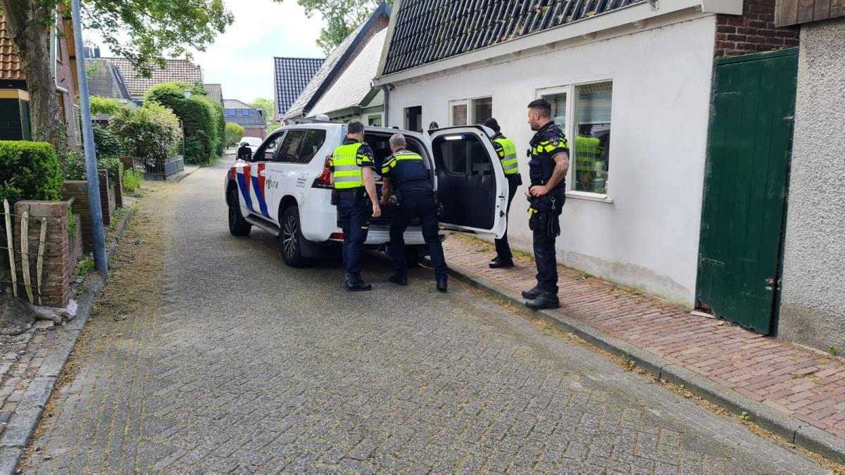 Gewonde en aanhouding bij steekpartij 'in relationele sfeer' in Warmenhuizen