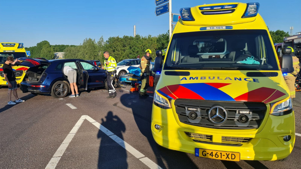 Drie gewonden door ernstig auto-ongeluk op de N239 in Lambertschaag.