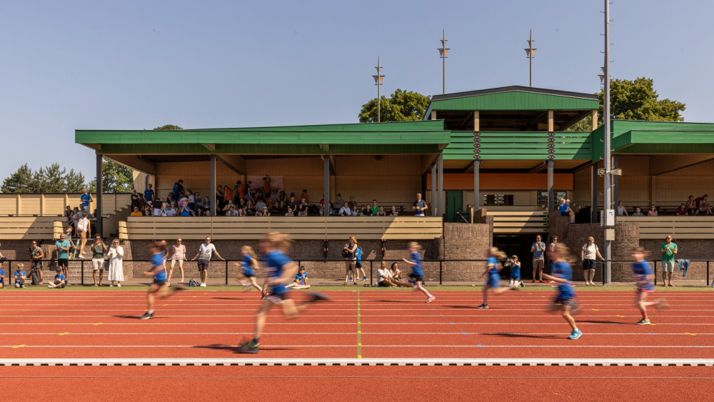 De gloednieuwe atletiekbaan van de GAC