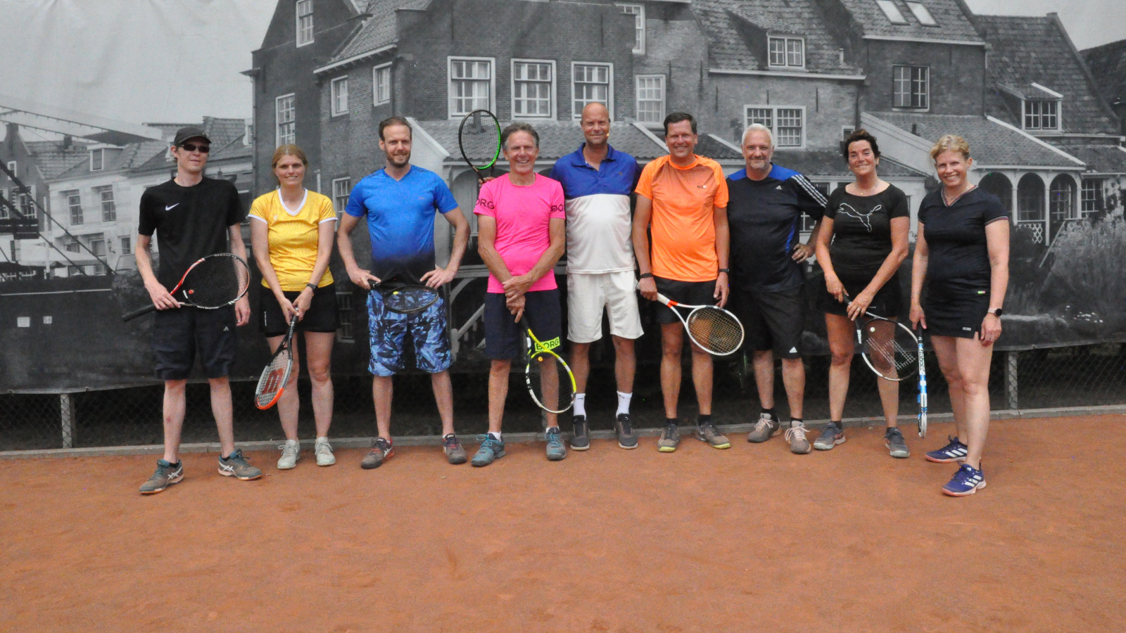 Oudtoptennisser Martin Verkerk geeft feestelijke clinic ondanks
