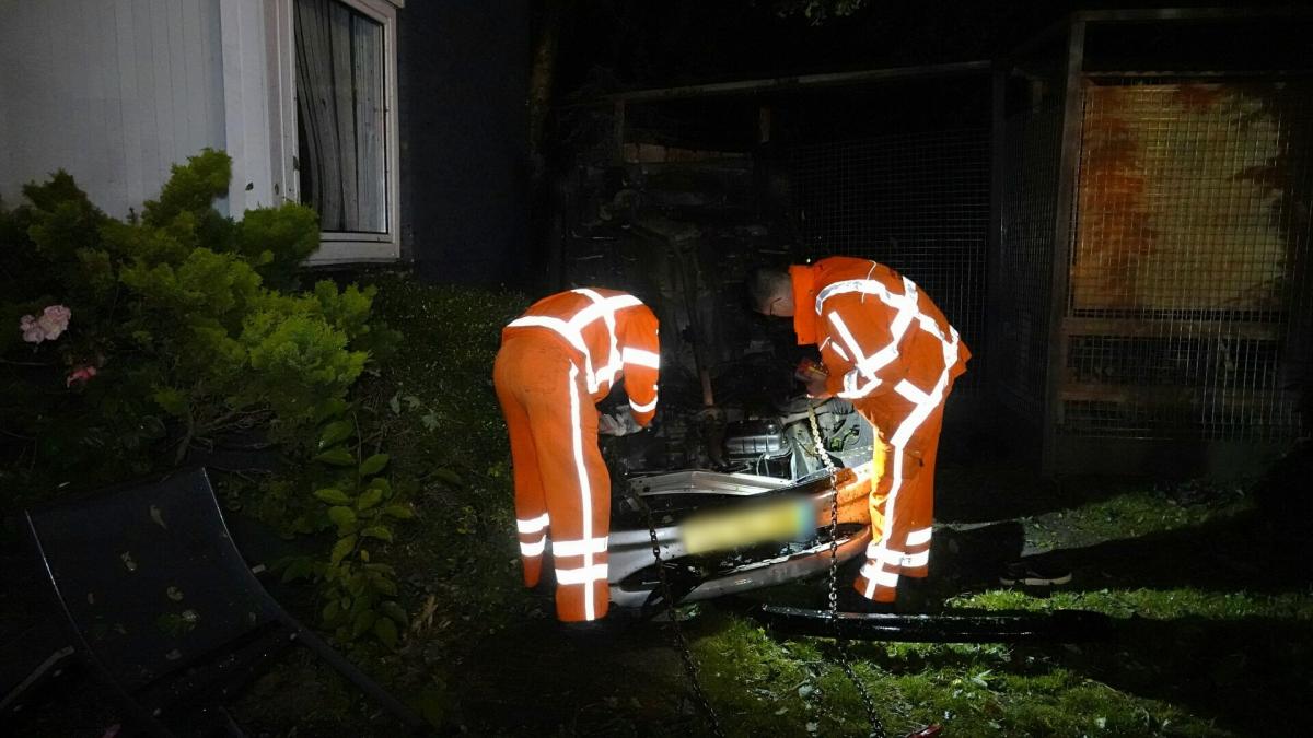 Enorme klap: Janneke en Tijmen schrokken wakker van auto tegen hun gevel