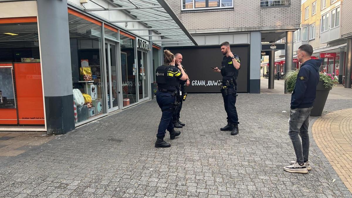 Veel politie in Velserbroek: twee personen aangehouden