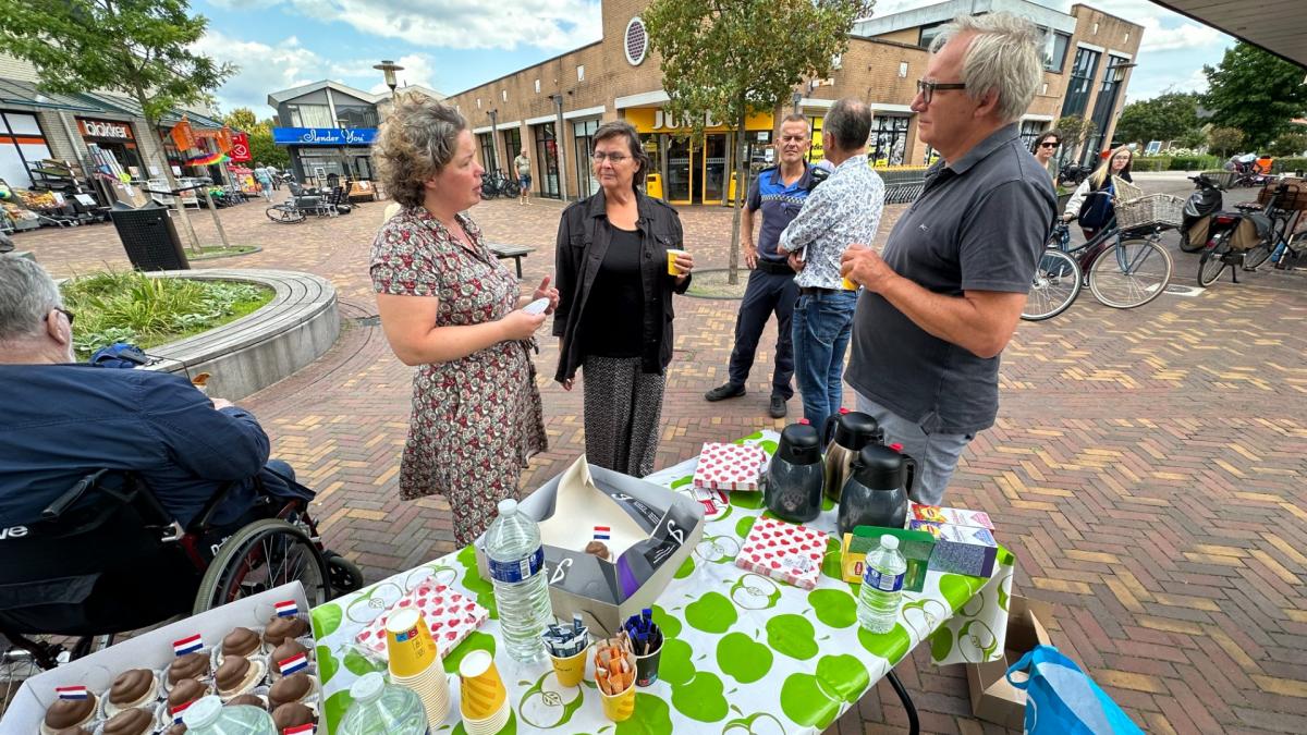 Hondenpoepgebakjes in Kortenhoef: baasjes kunnen nog veel meer poep opruimen