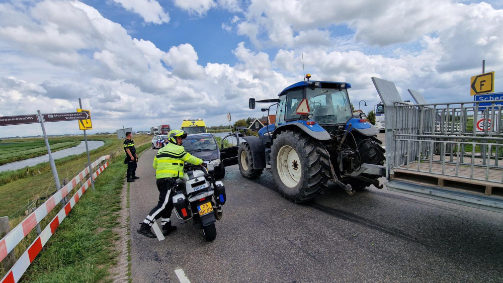 Trekkerbestuurder Onder Invloed Aangehouden Na Botsing Met Auto, Een ...