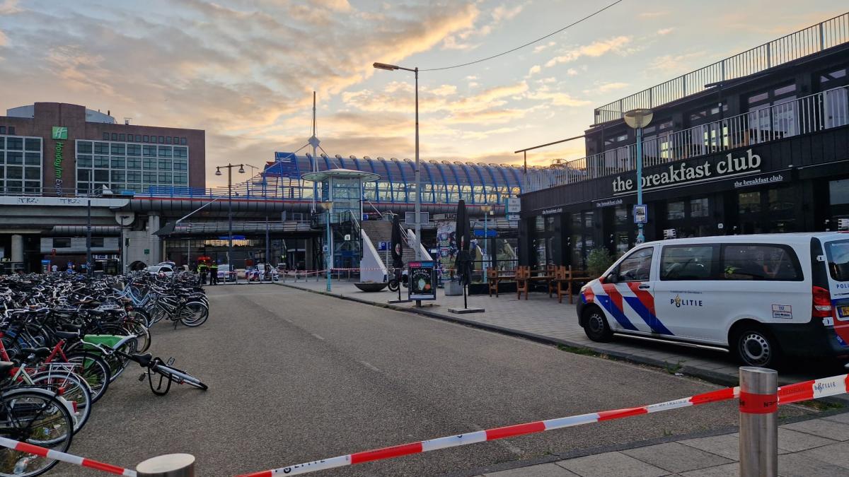 Gewonde na steekincident bij fietsenstalling station Sloterdijk, verdachte aangehouden