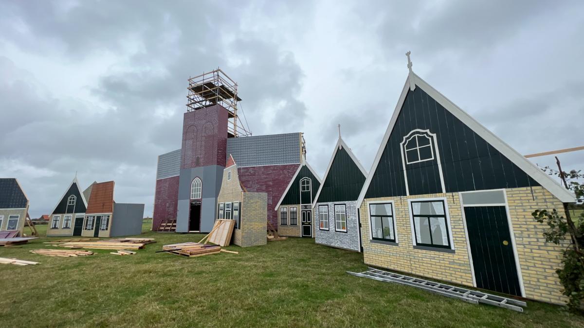 Oosterend op zijn kop: honderden dorpelingen doen mee aan mega openluchttheater