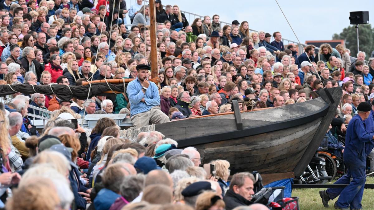 Staande ovatie voor Oosterenders bij openluchttheater met bijna 300 acteurs