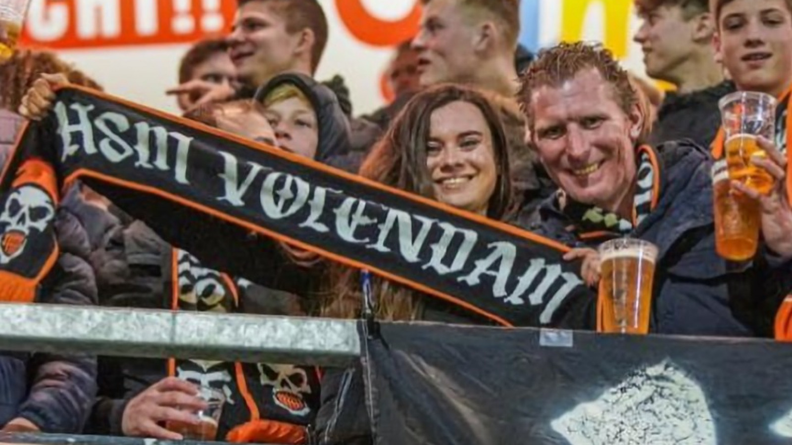 Supporter Melissa Tol op de tribune van FC Volendam
