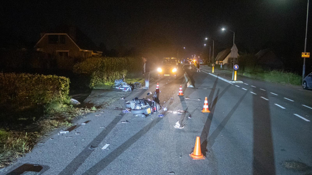 Ernstig ongeval op fietspad in Uitgeest: twee gewonden.