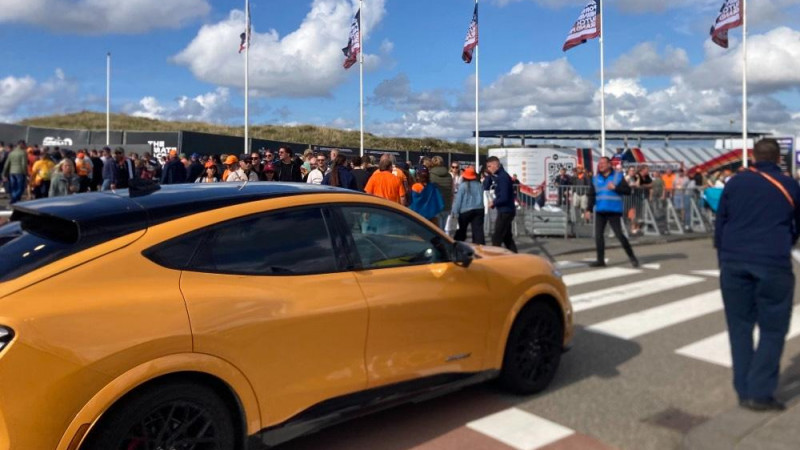 Oranje fan bij circuit Zandvoort