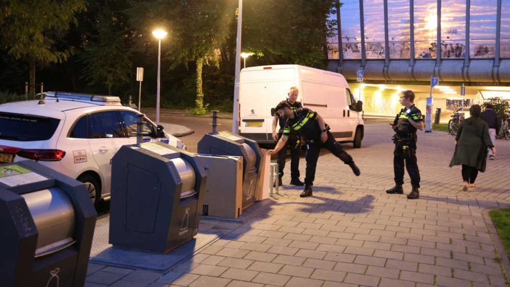 Overval Op Pakketbezorger In Bos En Lommer, Omstanders Bellen 112 - NH ...