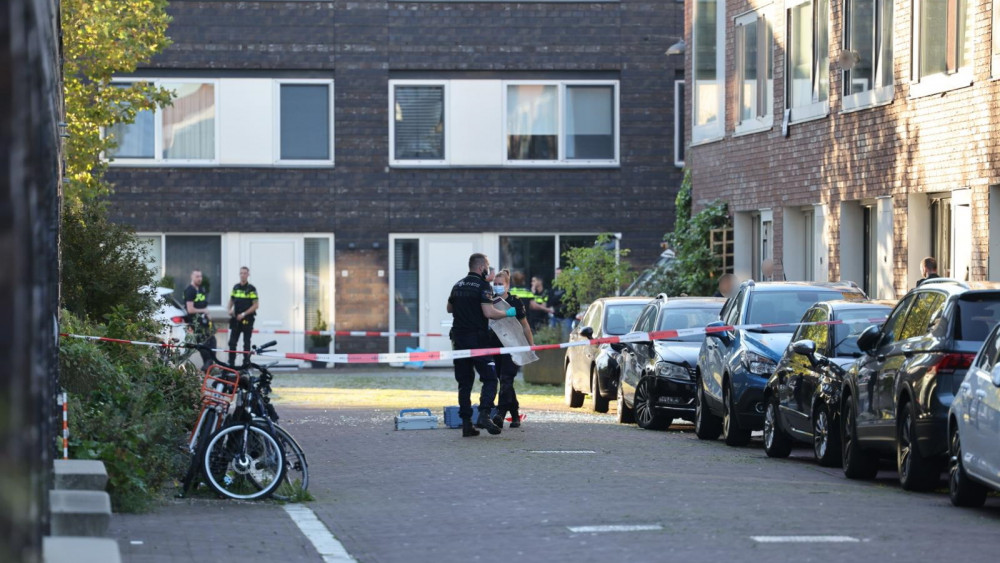 Gat In Voordeur Door Explosie Bij Woning In Amsterdam: "De Hele Grond ...