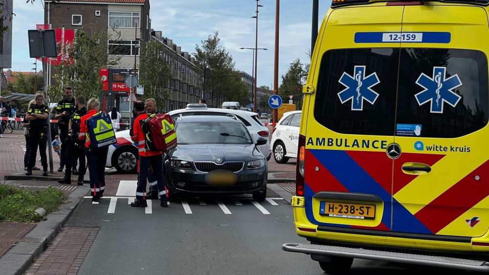 Voetganger gewond na aanrijding op zebrapad in IJmuiden.