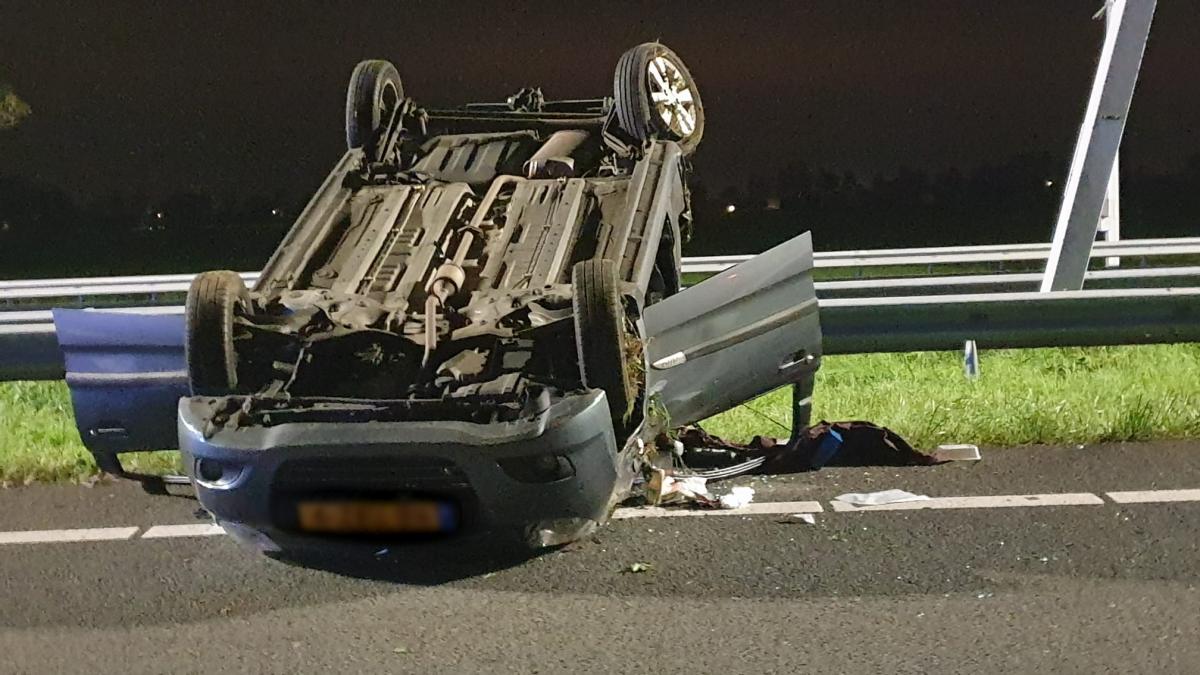 Veel blikschade na ongeluk op A7 bij Wijdewormer, inzittenden vluchten weg