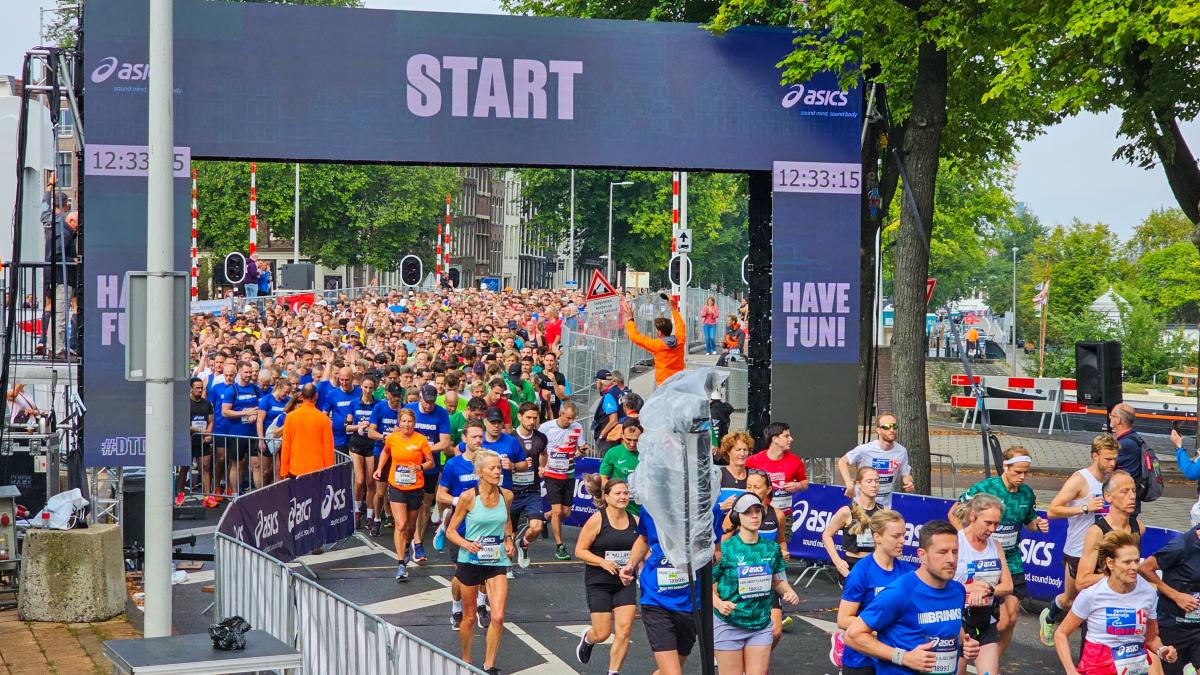 Dam tot Damloop waarschuwt voor warmte extra waterpost en aangepaste