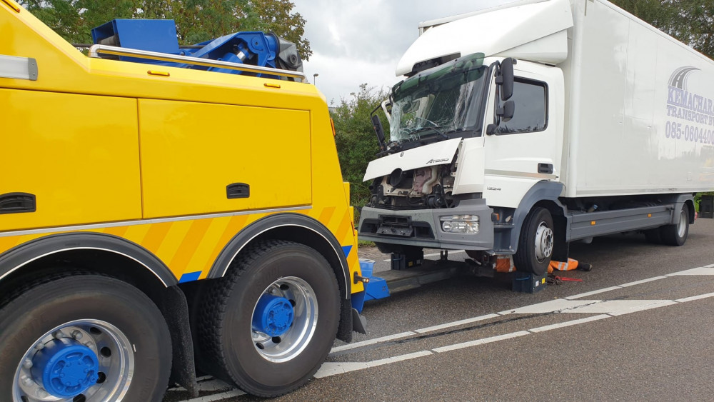 Ongeluk met vrachtwagens op roemruchte N247 zorgt voor vertraging.