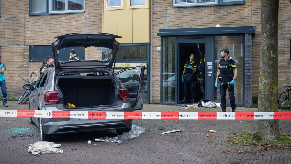 Politie Treft Vernielde Auto Aan Na Melding Steekpartij, Verdachte ...