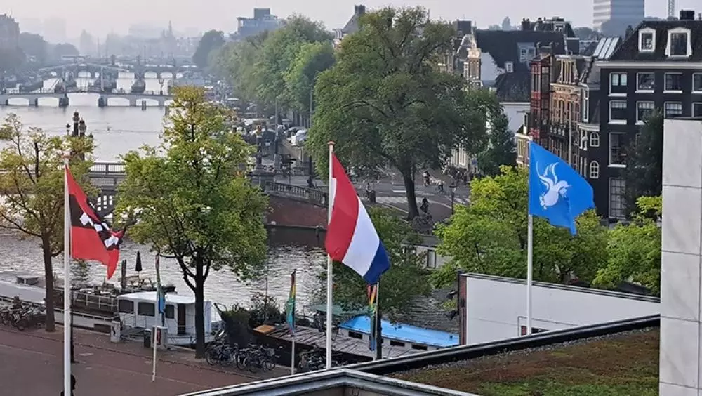 vredesvlag gemeente amsterdam