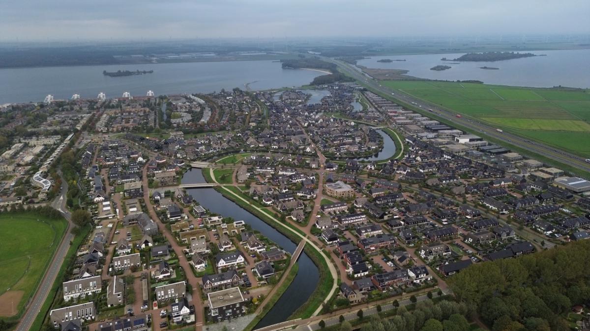 Blaricumse feestverlichting op bruggen onveilig, systeem moet aangepakt worden