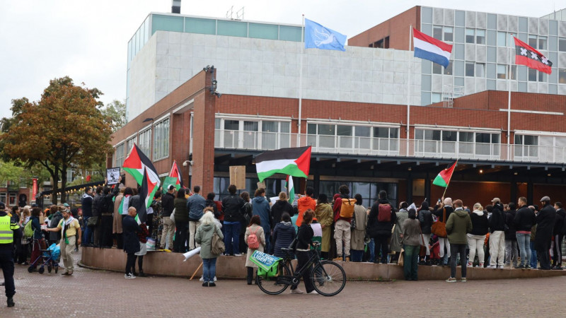 Demonstratie Bij Amsterdams Stadhuis Tegen Hijsen Israëlische Vlag Nh