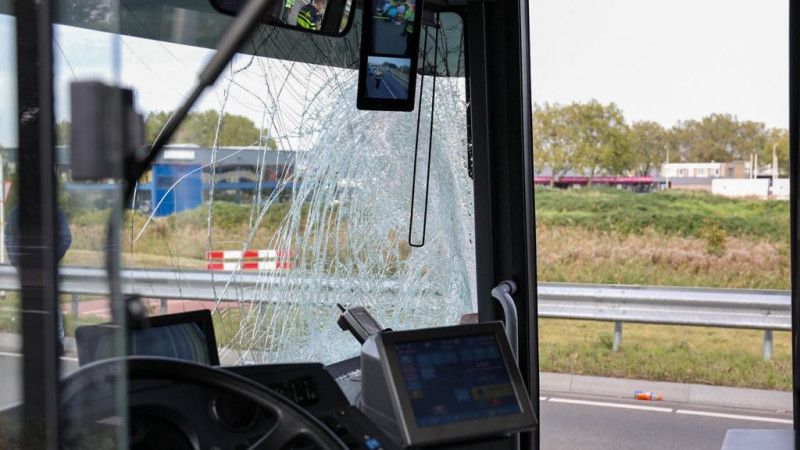 De bus raakte zwaarbeschadigd