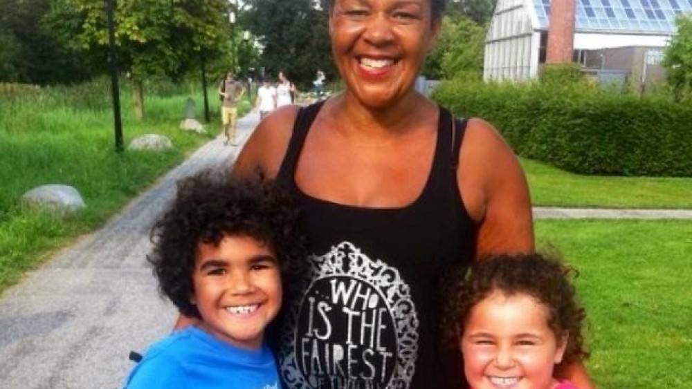 Stella met haar twee kinderen Kick (links) en Pleun (rechts).