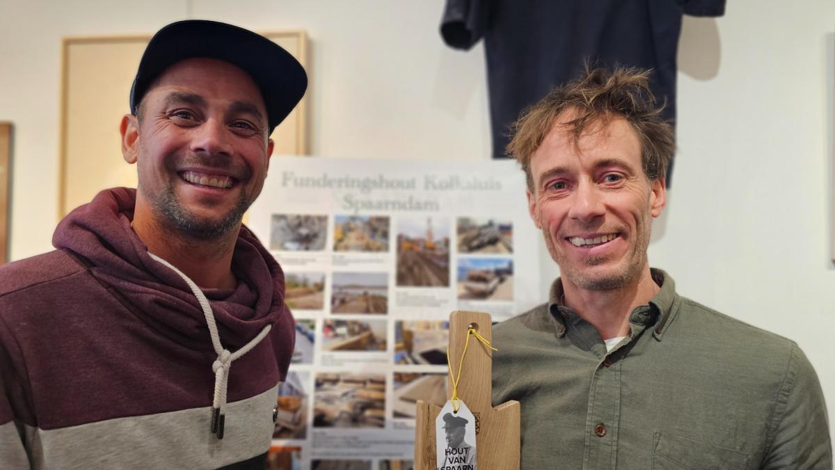 Eeuwenoude funderingspalen Kolksluis Spaarndam krijgen duurzaam nieuw leven