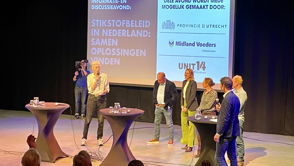 Johan Vollenbroek in een panelgesprek in het Huis van Eemnes