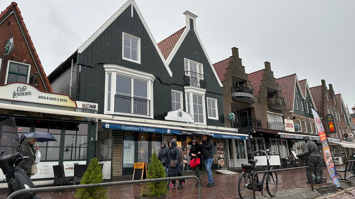 Speciale radio-uitzending vanavond met hulpverleners Nieuwjaarsbrand Volendam