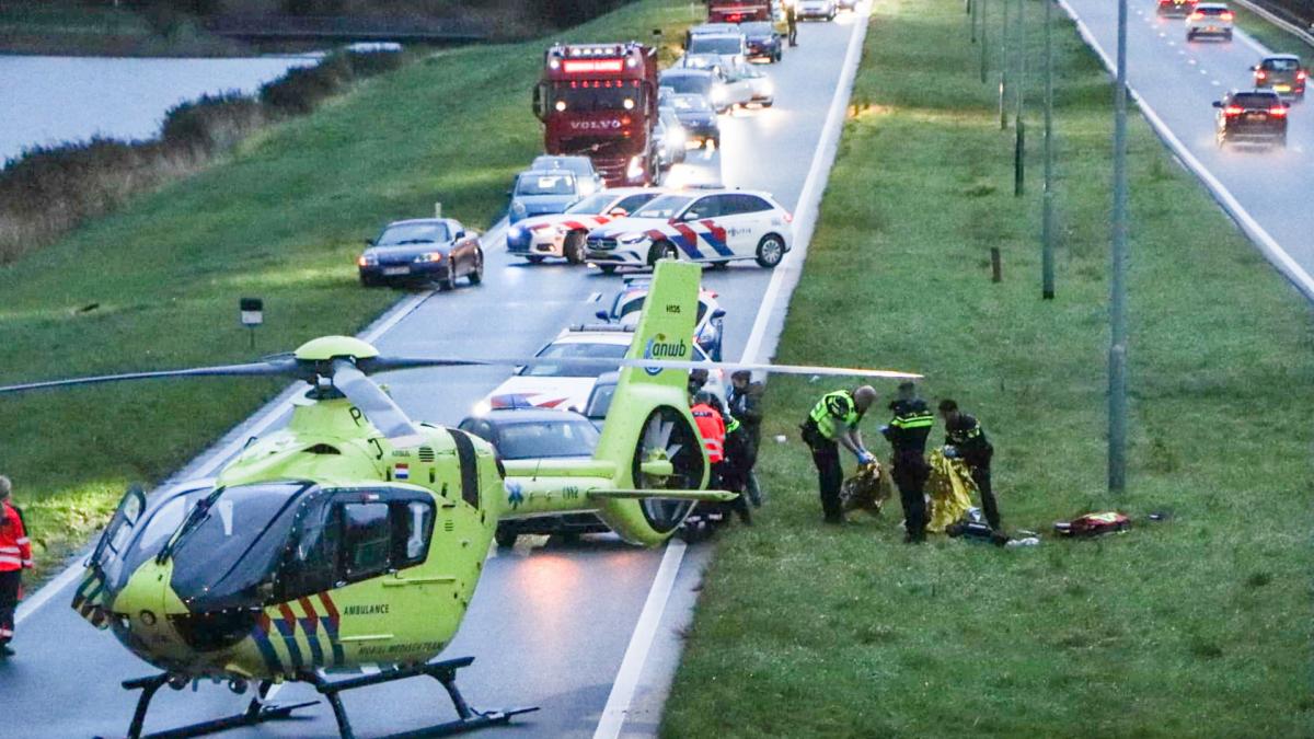 Vrouw gereanimeerd in middenberm Drie Merenweg in Zwaanshoek
