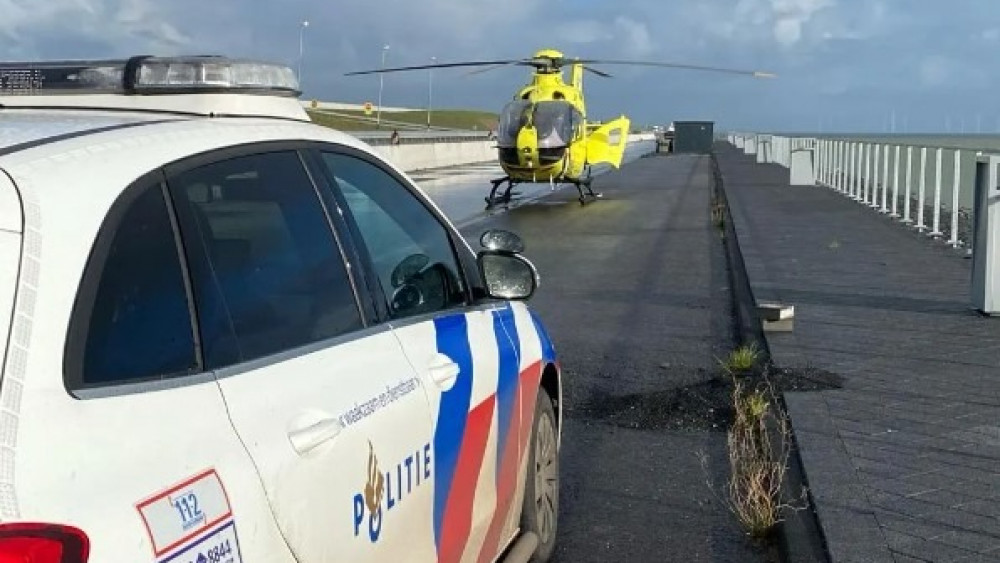 Man Tijdens Werkzaamheden Zwaargewond Door Vallende Betonmuur Bij ...