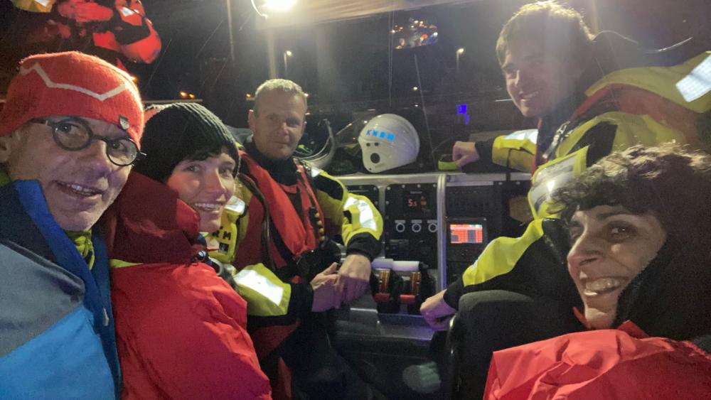 Team Ocean veilig aan boord bij de reddingswerkers van de KNRM