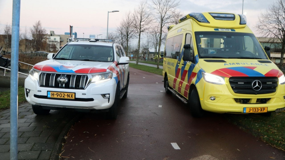 Fietser gewond bij aanrijding in Hoofddorp, Waddenweg afgesloten.