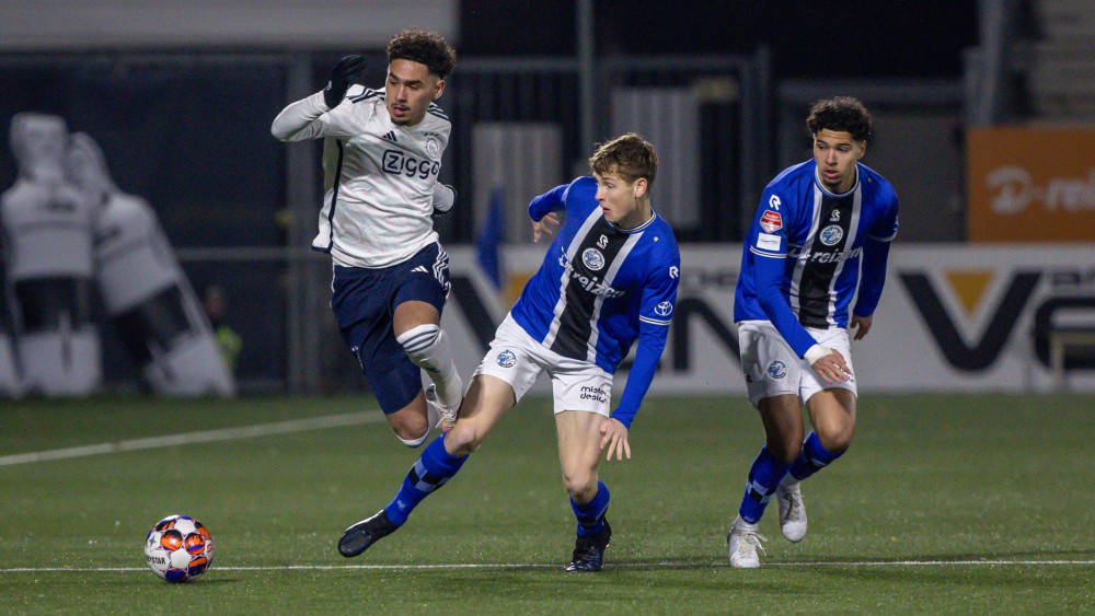 Trefzekere Jong Ajax-captain Gooijer dacht gelijk aan Godts: “Gezondheid staat op één”