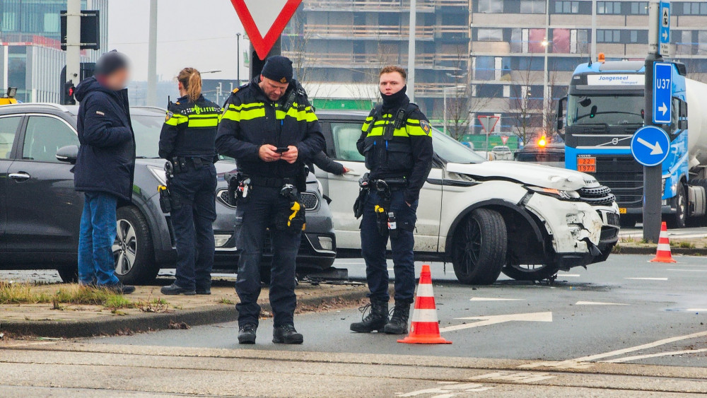 Piet Heintunnel Amsterdam dicht na ongeval op IJburglaan.