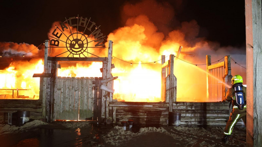 Beach Pavilion Beach Inn in IJmuiden Engulfed in Major Fire, Building Can’t Be Saved