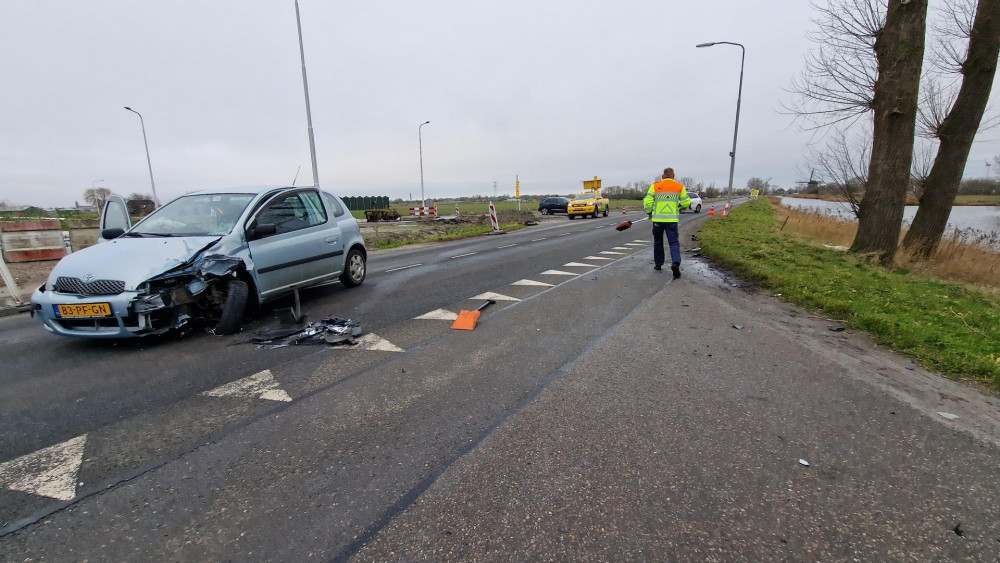 Motor gelanceerd bij botsing in Heerhugowaard, bestuurder zwaargewond.