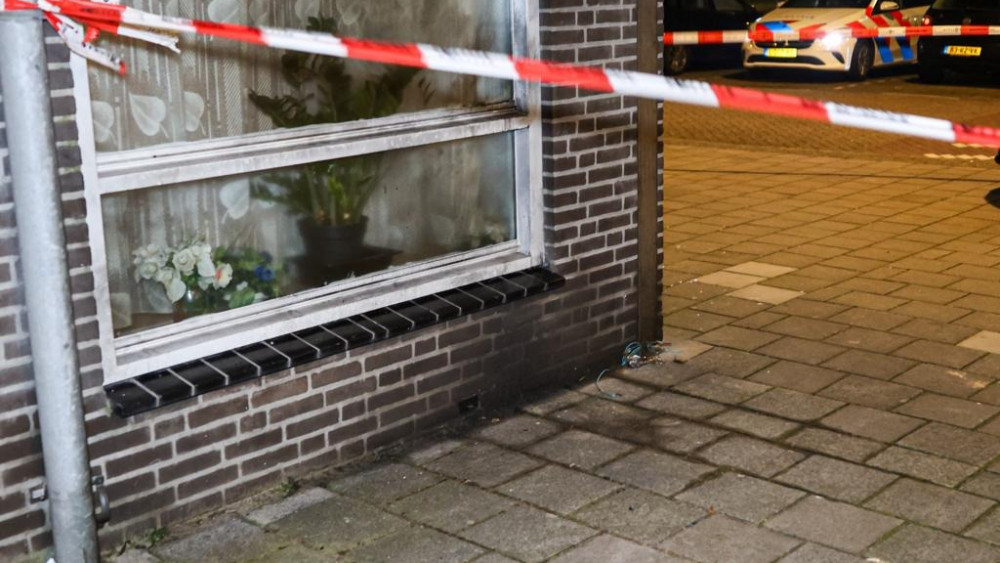 Raam Van Woning Amsterdam-Zuidoost Aan Diggelen Na Explosie - NH Nieuws