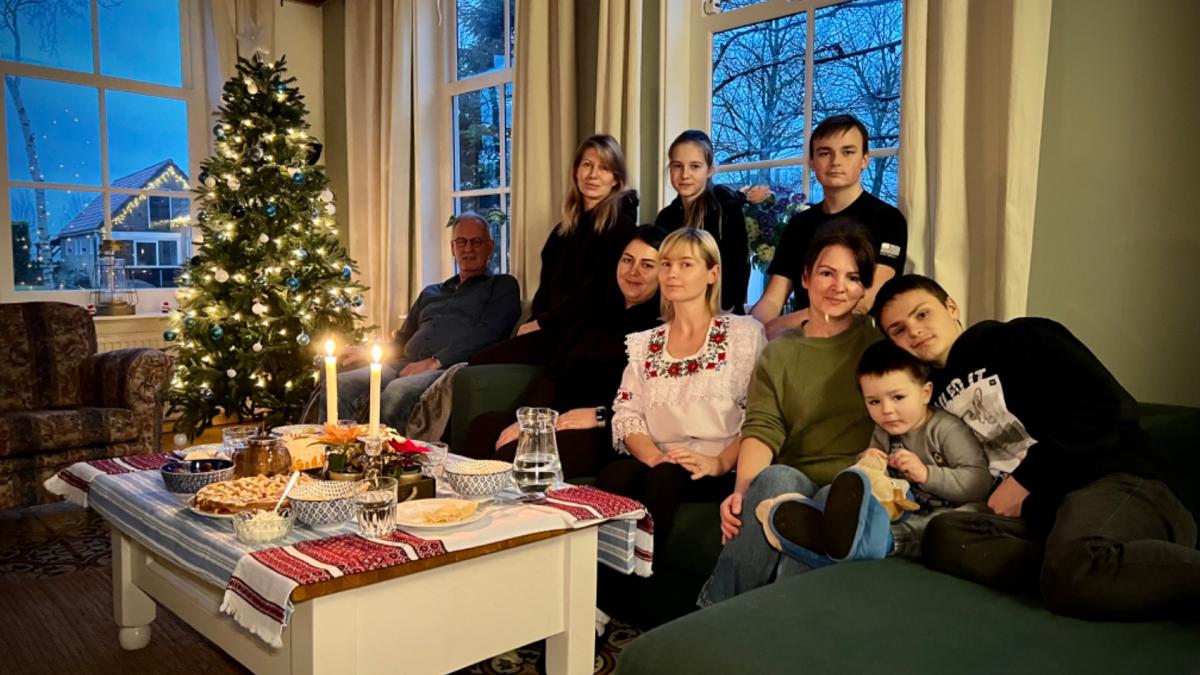 Hoop en heimwee in Twisk: Oekraïense gezinnen vieren samen Nederlandse kerst