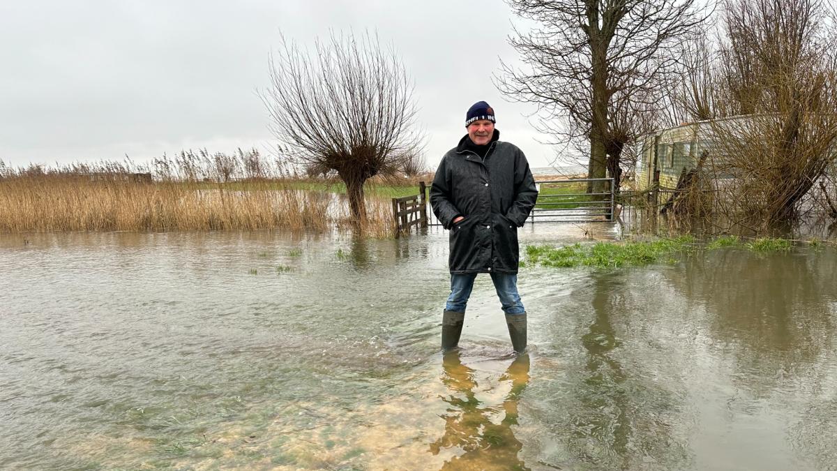 Campingeigenaar in Warder geniet van hoog water: 