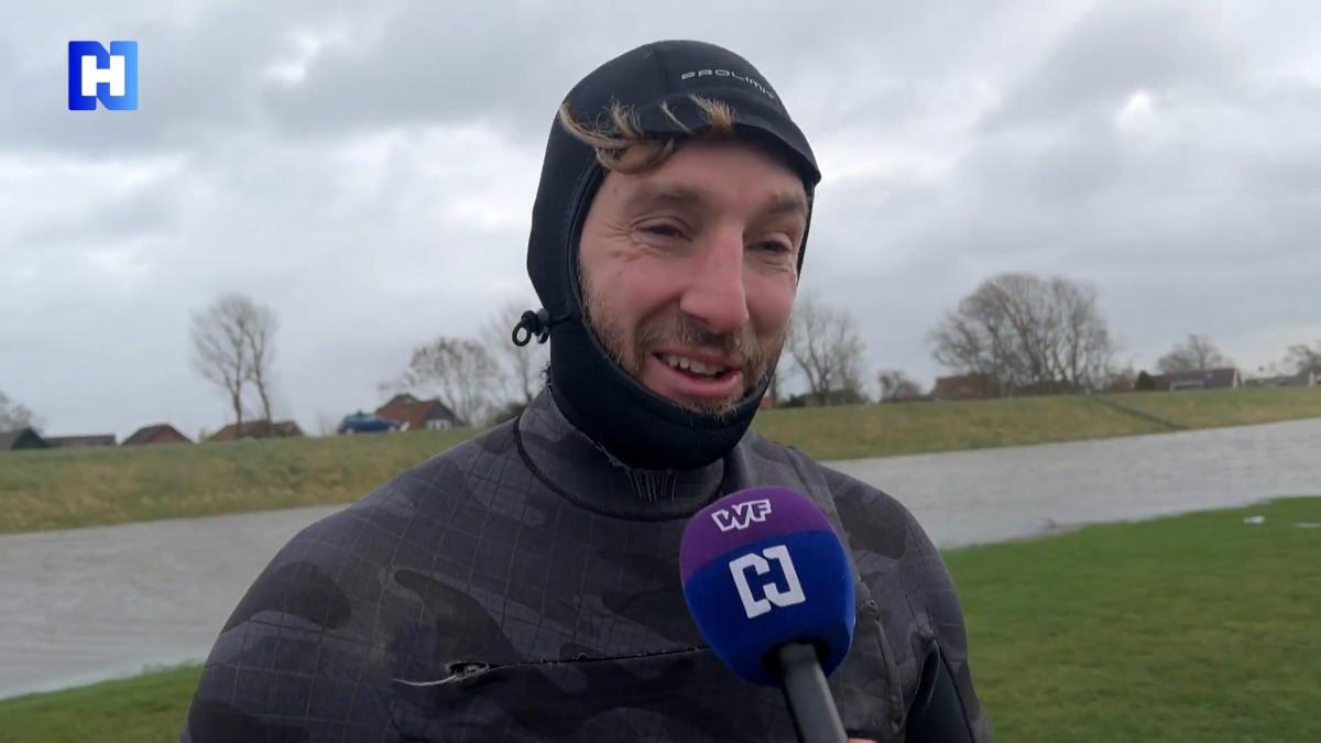 Hoog water deert surfers niet: 