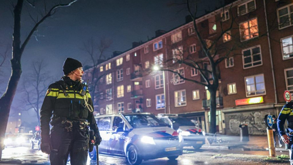 Vuurwerk Naar Hulpverleners Gegooid In Amsterdam, Meerdere Aanhoudingen ...