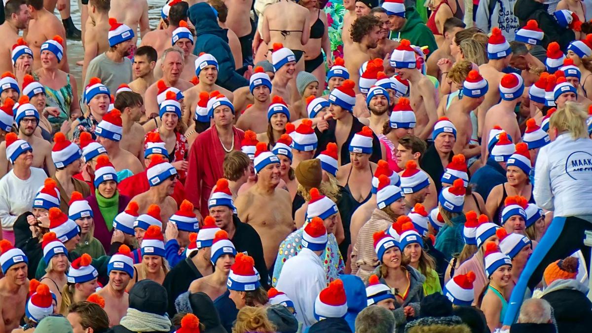 Nieuwjaarsduik Egmond afgelast vanwege slechte weersomstandigheden