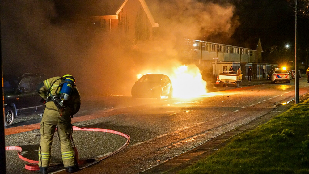 Wekenlang In Hoorn Geparkeerde Auto Met Ingeslagen Ruit Gaat In Vlammen