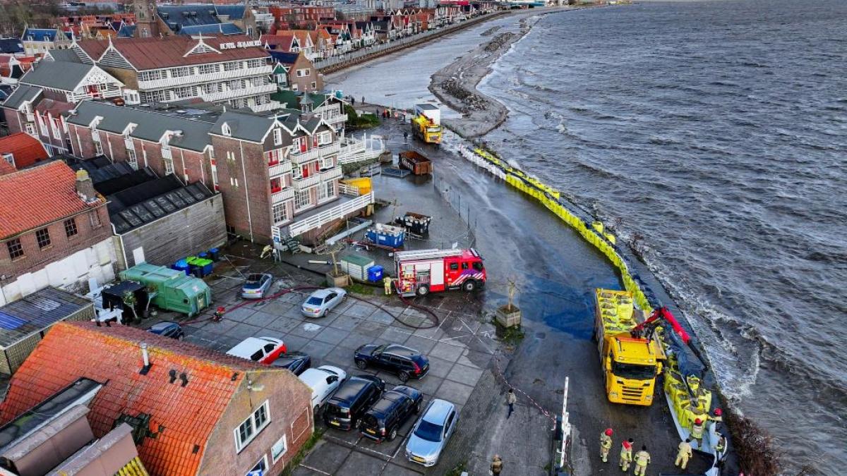 Zien: buitendijkse gebieden lopen onder water langs het Markermeer