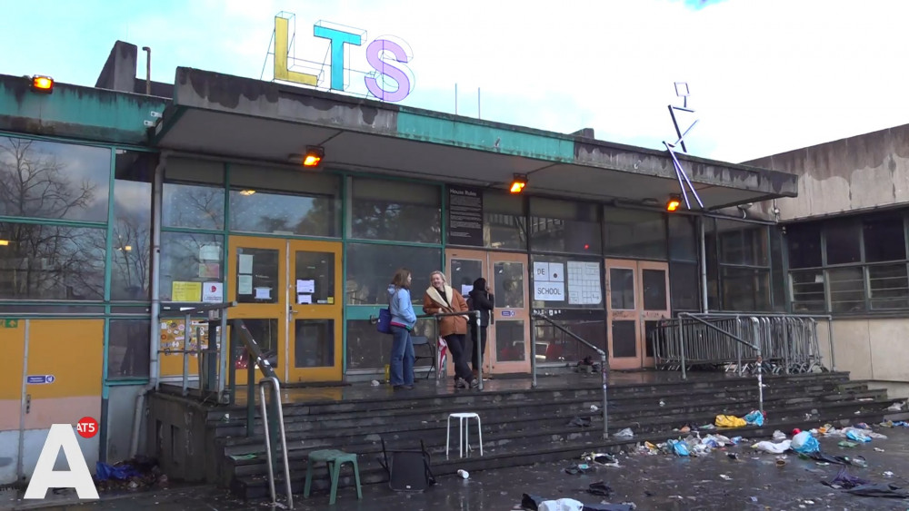 Amsterdamse De School nu officieel dicht, het grote opruimen